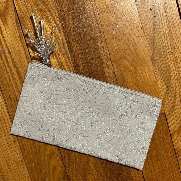 MAC Silver Makeup Cosmetic Bag w Zipper Holiday Metallic Firelit Collection - Picture 1 of 4